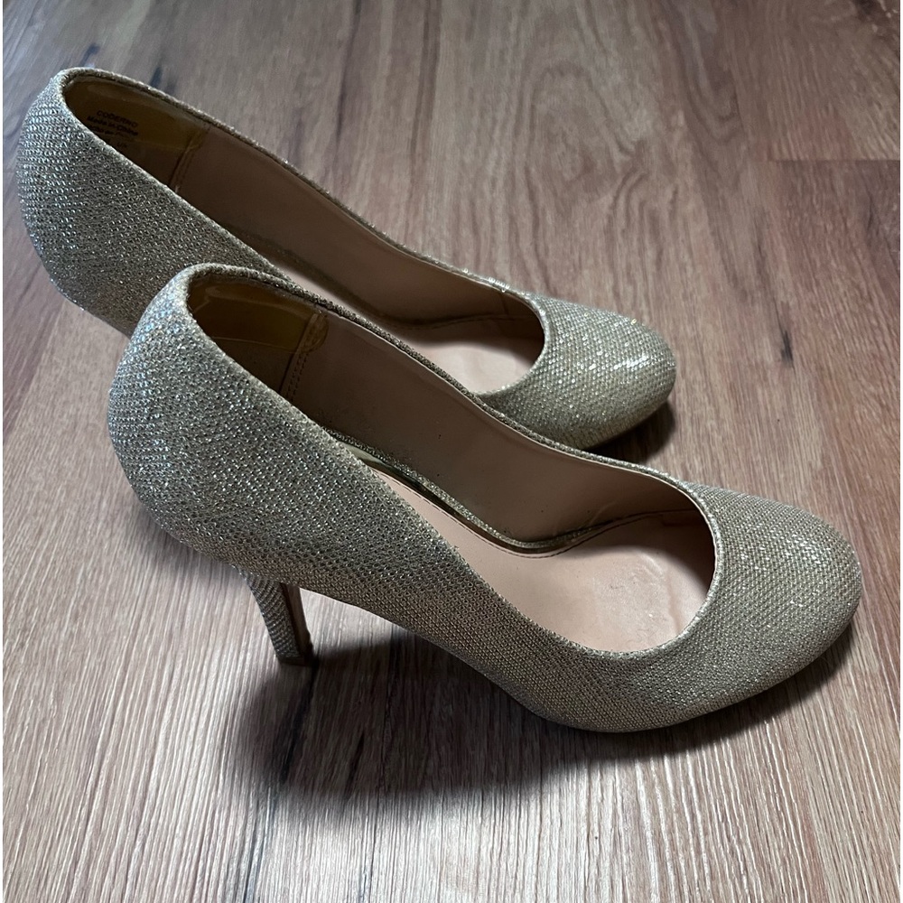 Kelly & Katie sparkly gold pumps, size 9.5